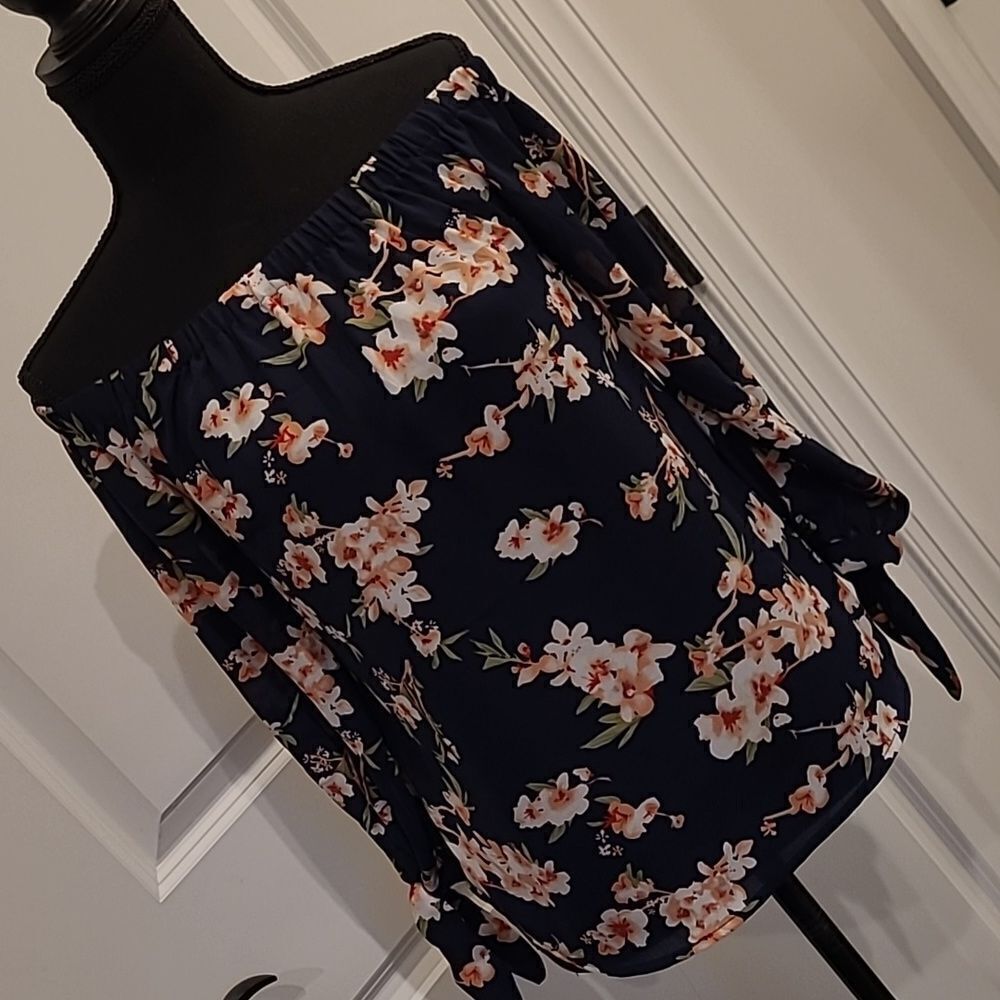 ELIANE ROSE sz XS  floral top